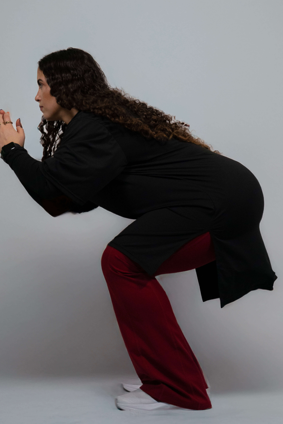 Muslim woman  wearing modest active top — TURAYA MOVE Canada